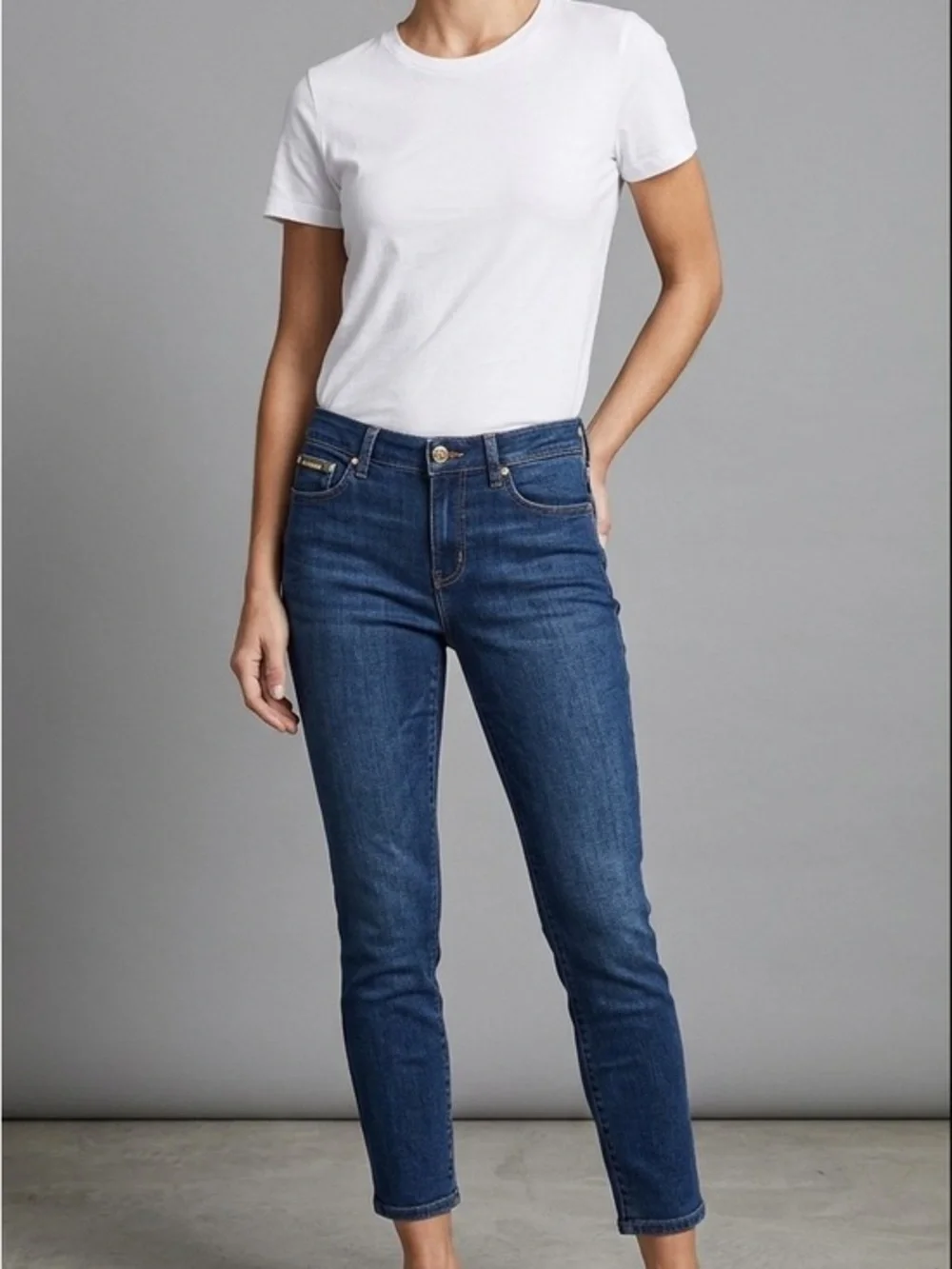 Michael Kors Cropped Medium Wash Blue Jeans - Size 8